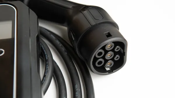 PREMIUM INSTELBARE MOBIELE LADER/LAADKABEL STOPCONTACT TYPE 2 1FASE 6A16A 1,3KW3,6KW VOOR RENAULT TRAFIC